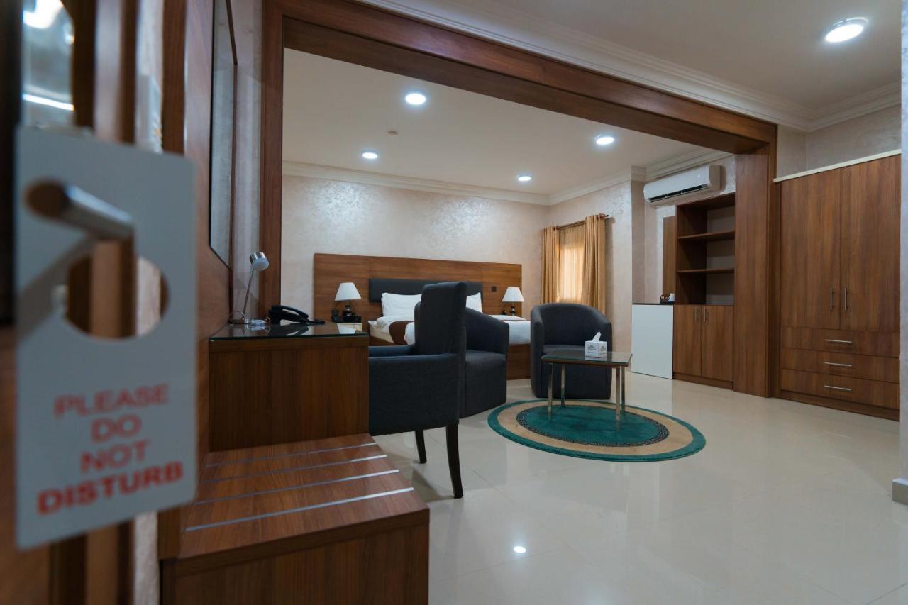 Phoenicia Suites Wupa Exterior foto