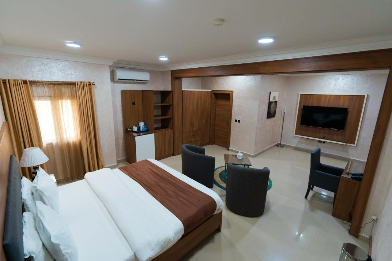 Phoenicia Suites Wupa Exterior foto