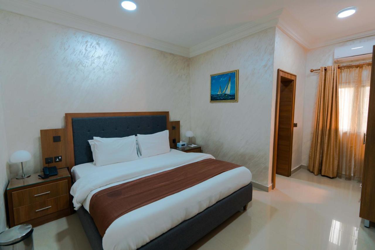 Phoenicia Suites Wupa Exterior foto